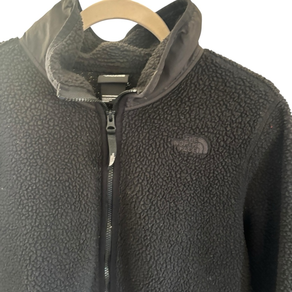 The North Face Women's Black Fleece Jacket - Picture 3 of 4